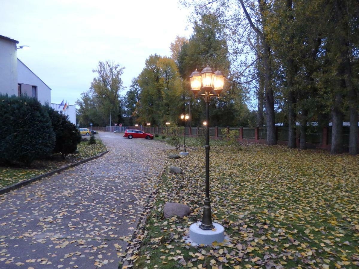 Zur Saale Hotel Weissenfels Bagian luar foto